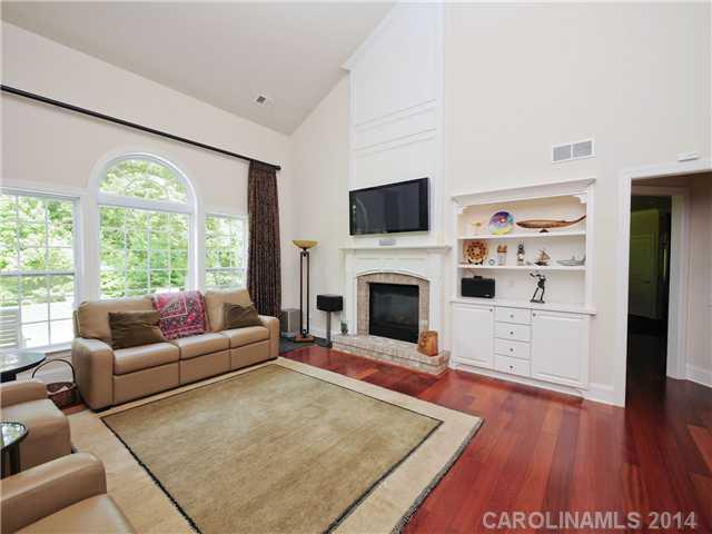 2903 Julian Glen Cir