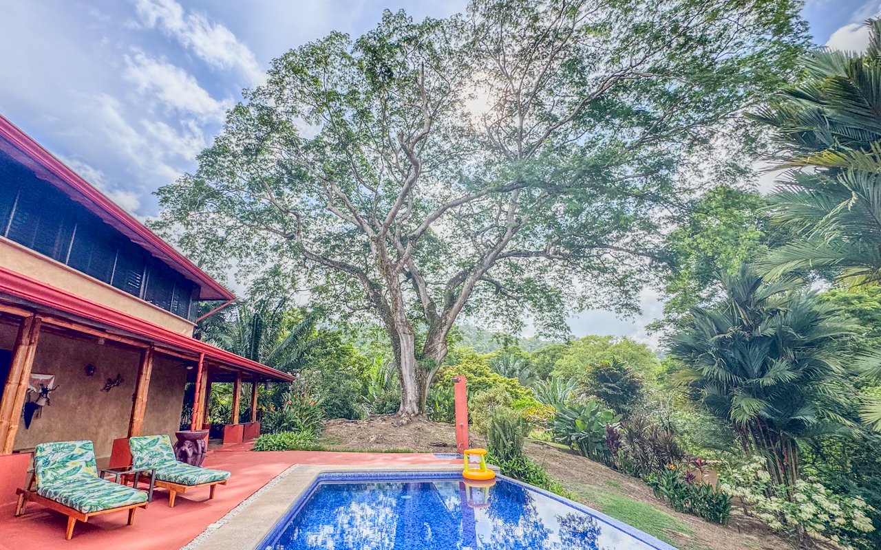 Tropical Getaway with Two Villas and Lush Gardens Near the Heart of Uvita