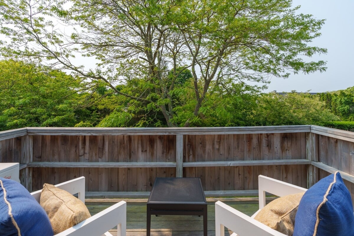 Edgartown Designer Retreat With Pool & Hot Tub