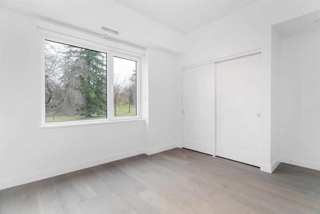 478 W 33rd Ave