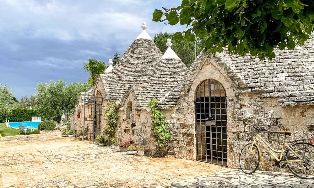 Character Filled Trulli With Pool Near Castellana Grotte