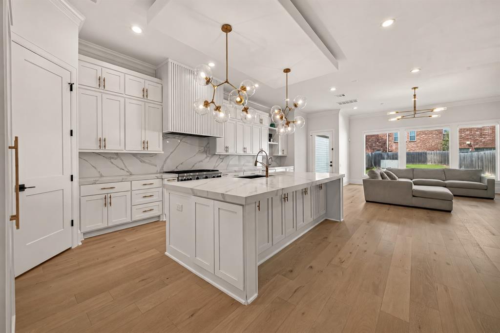 1501 Jacquelyn Drive 