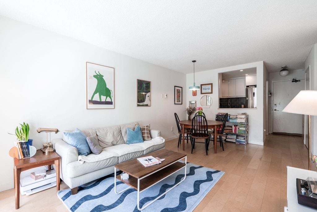 2328 Oxford St, #204