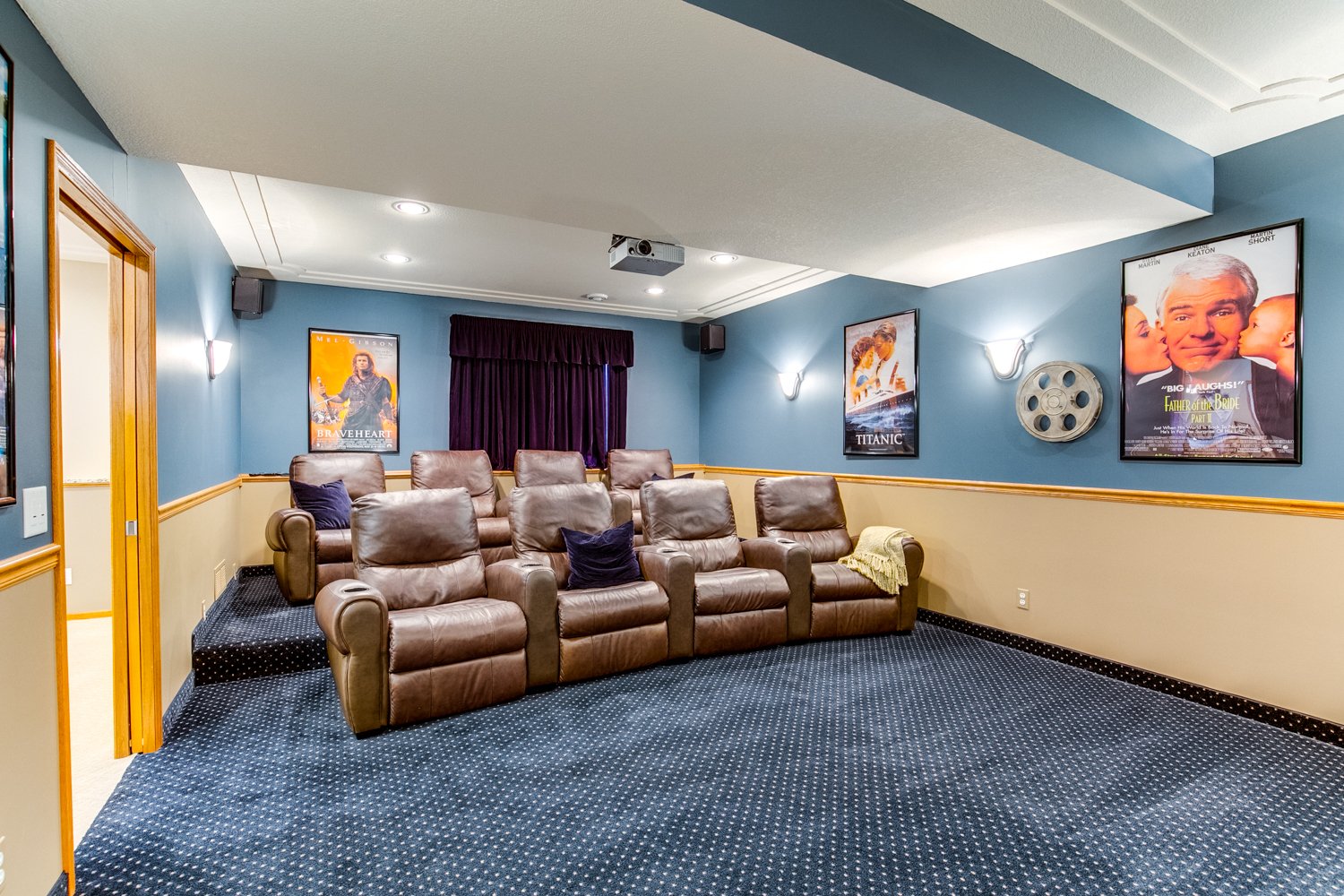 Beautiful 2-Story in Desirable OakParke Estates