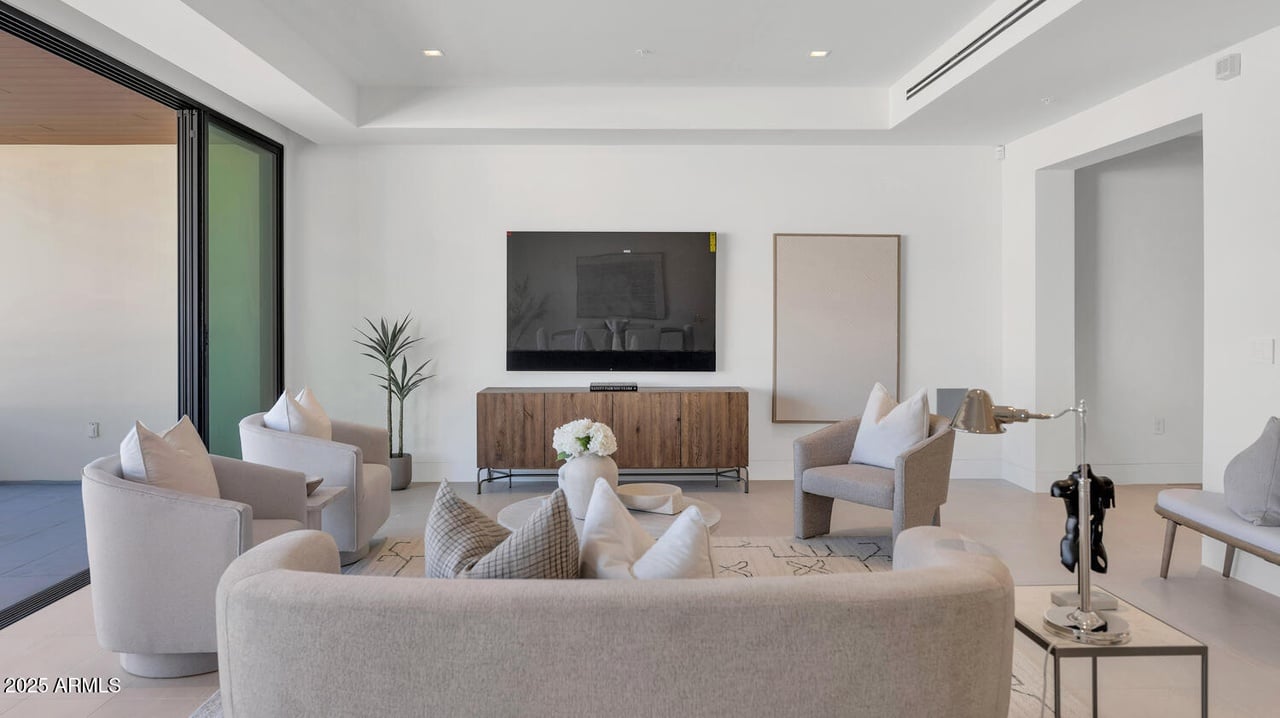 6587 N Palmeraie Blvd, #2007