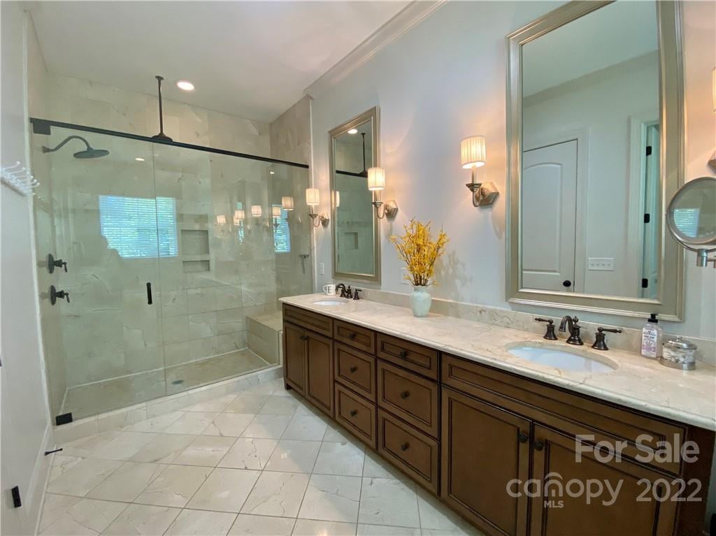 709 Woodcliff Ct
