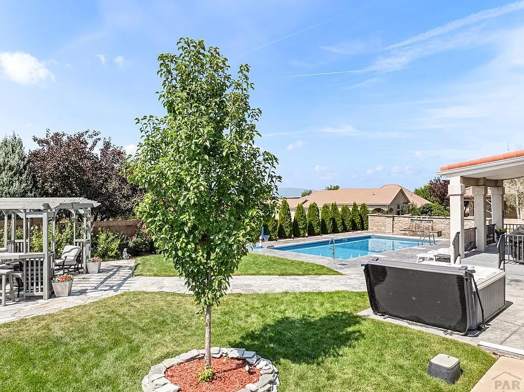 3938 Augusta Ln