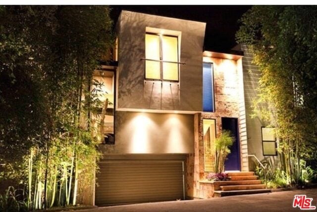 3275 Mandeville Canyon Rd
