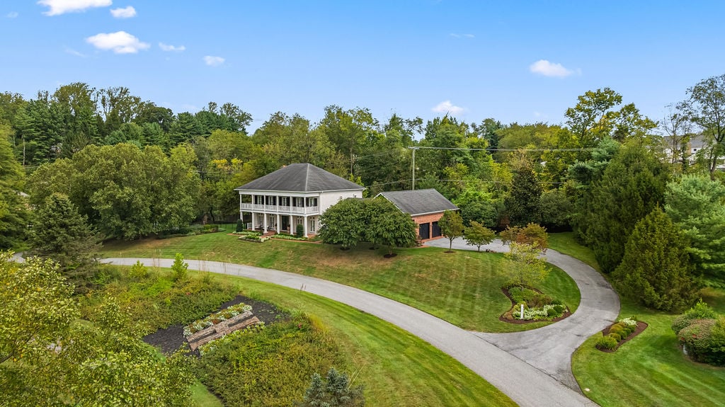 Stunning Hayfields Manor Home