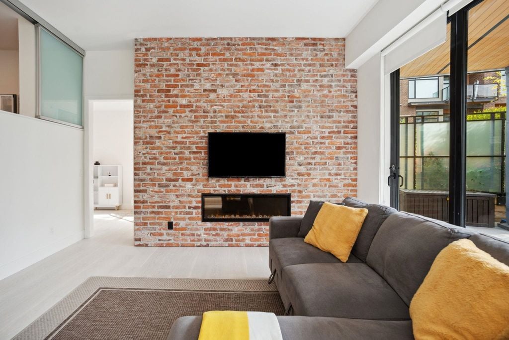 300 Salter St, #106