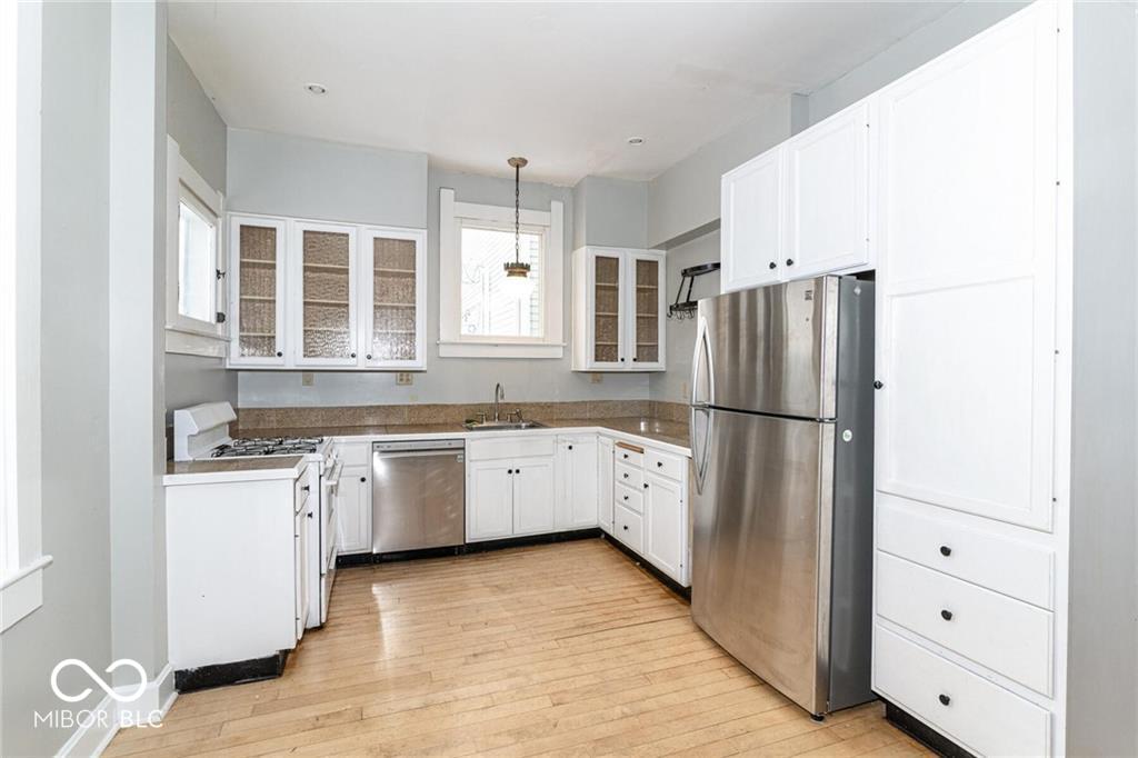 124 E 33rd St