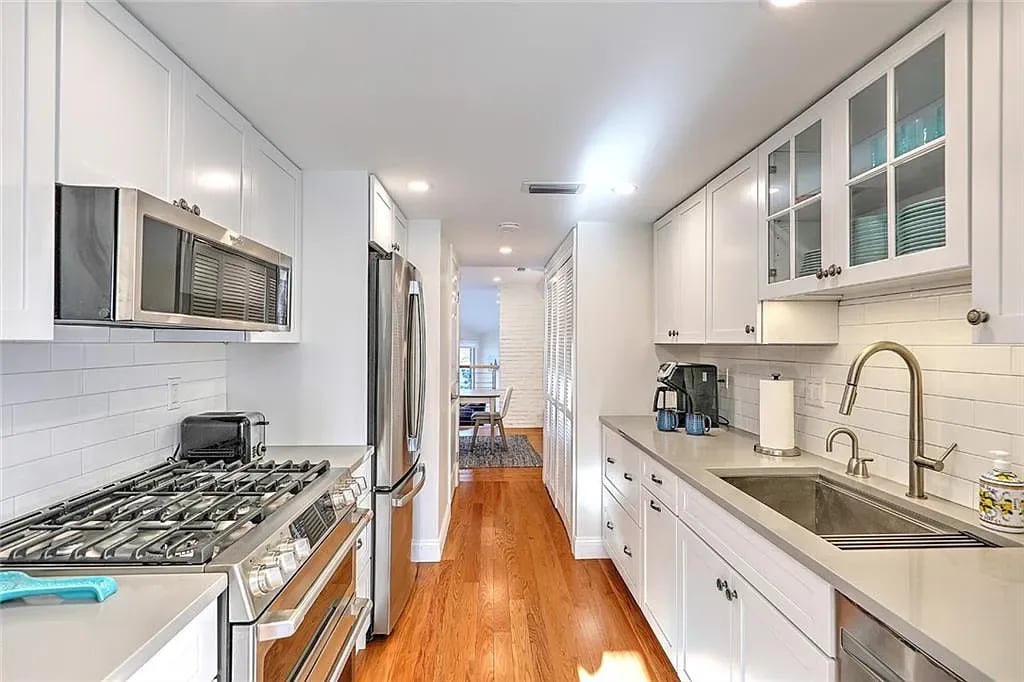 76 Seabreeze Ln