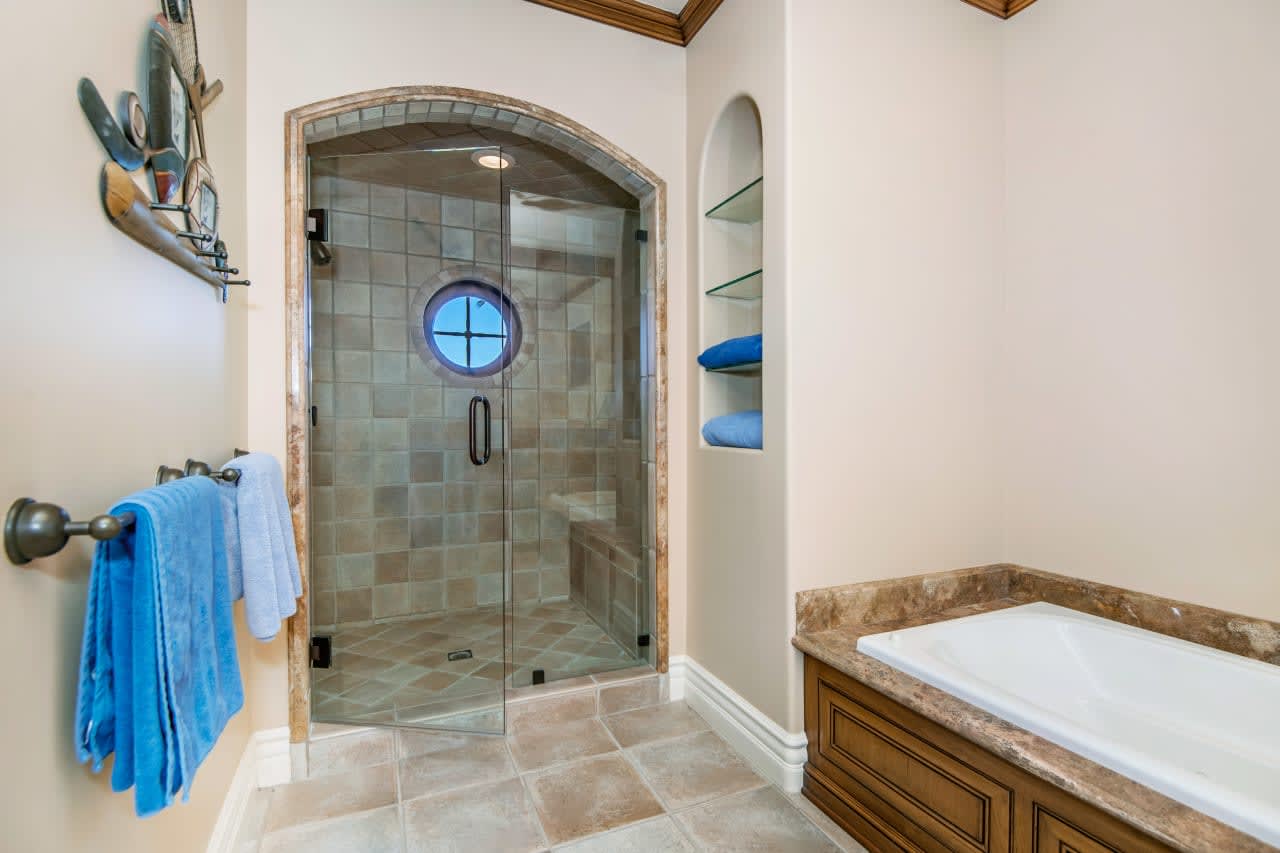 1233 Woodland Grove Ct, Calabasas Real Estate