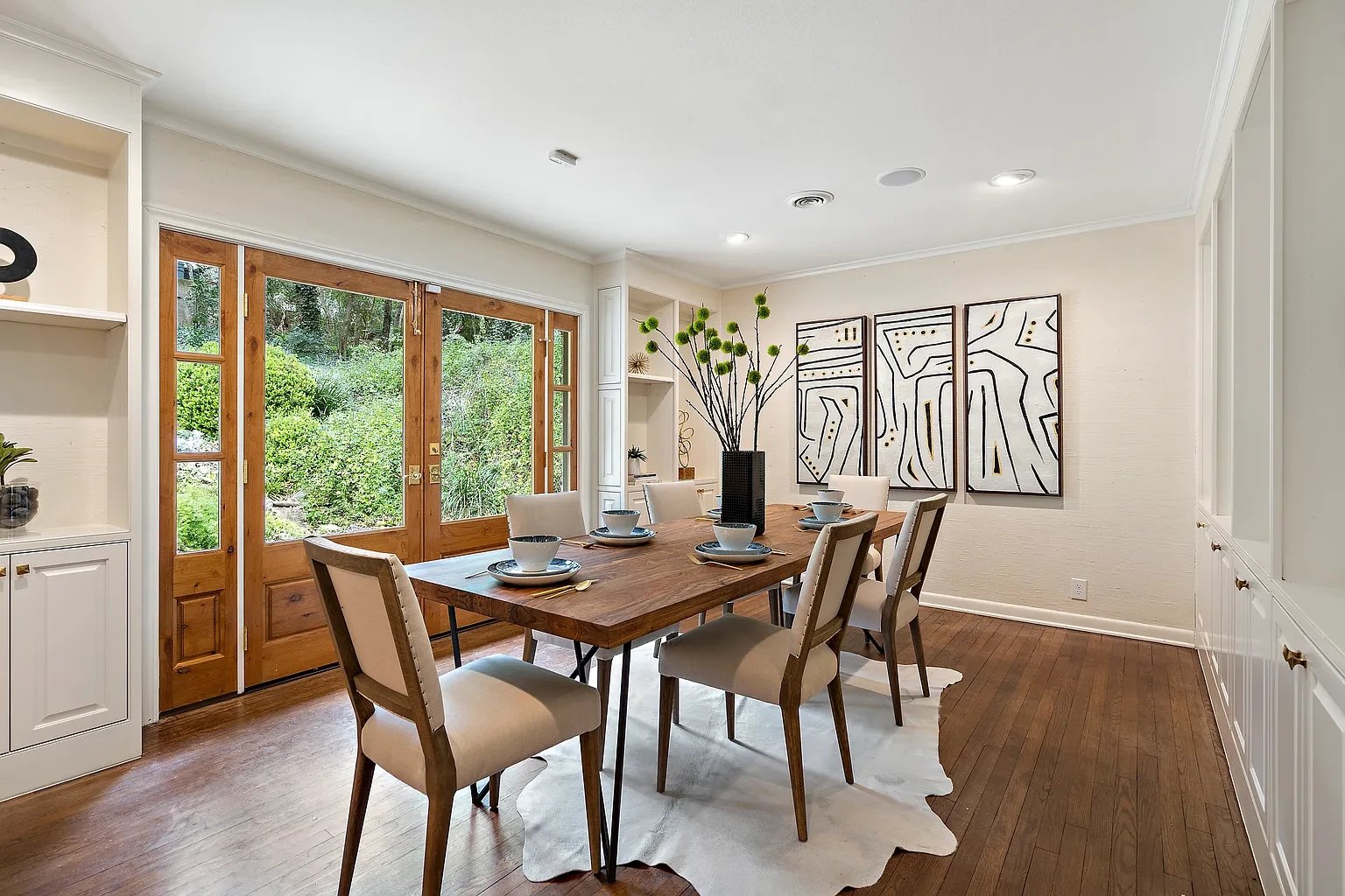 3911 Balcones Dr