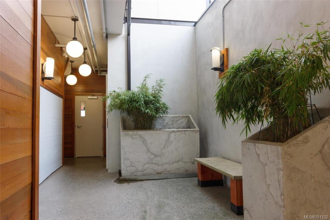 302-1121 Fort St, Victoria