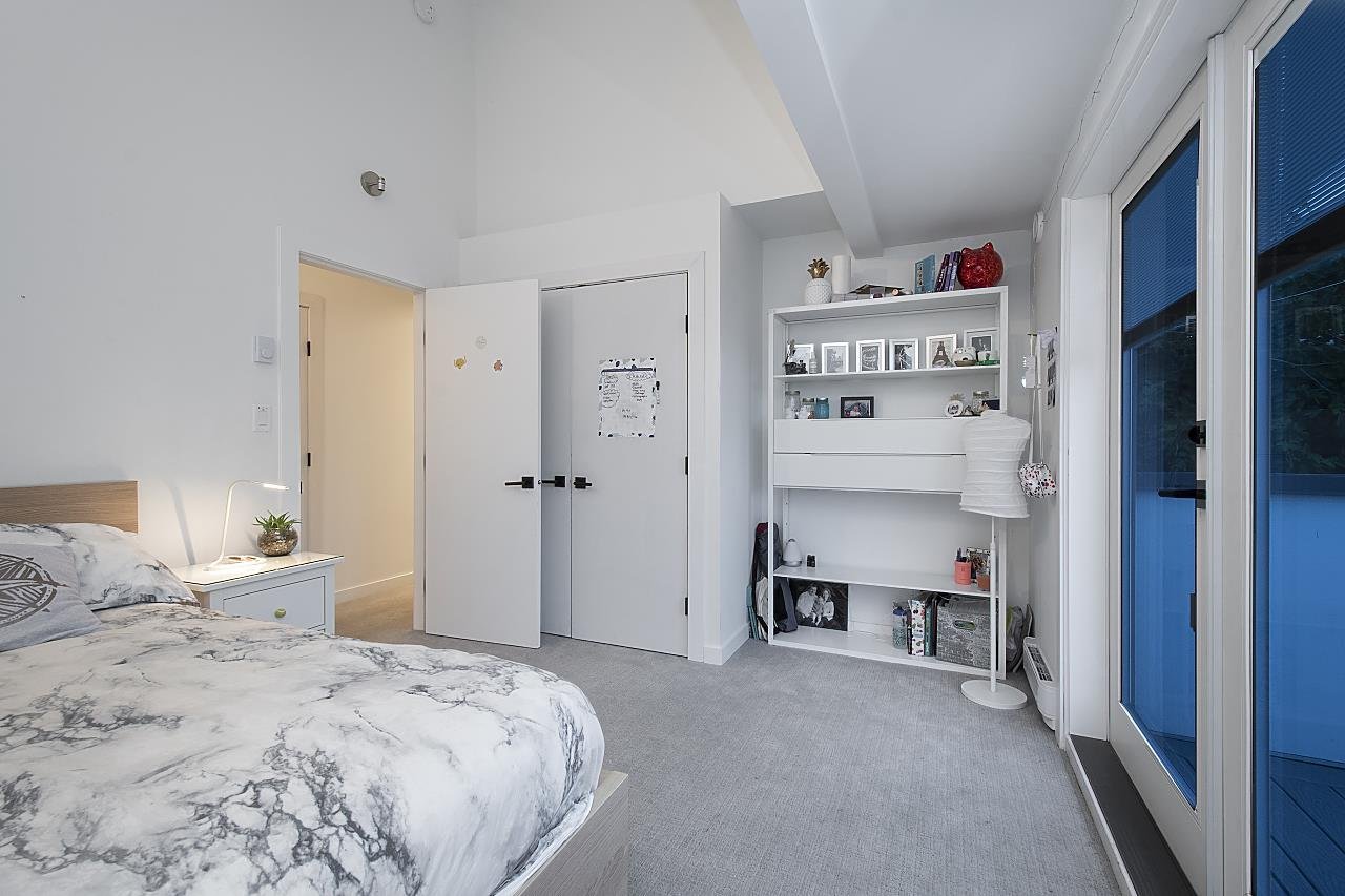 1140 W 17 St