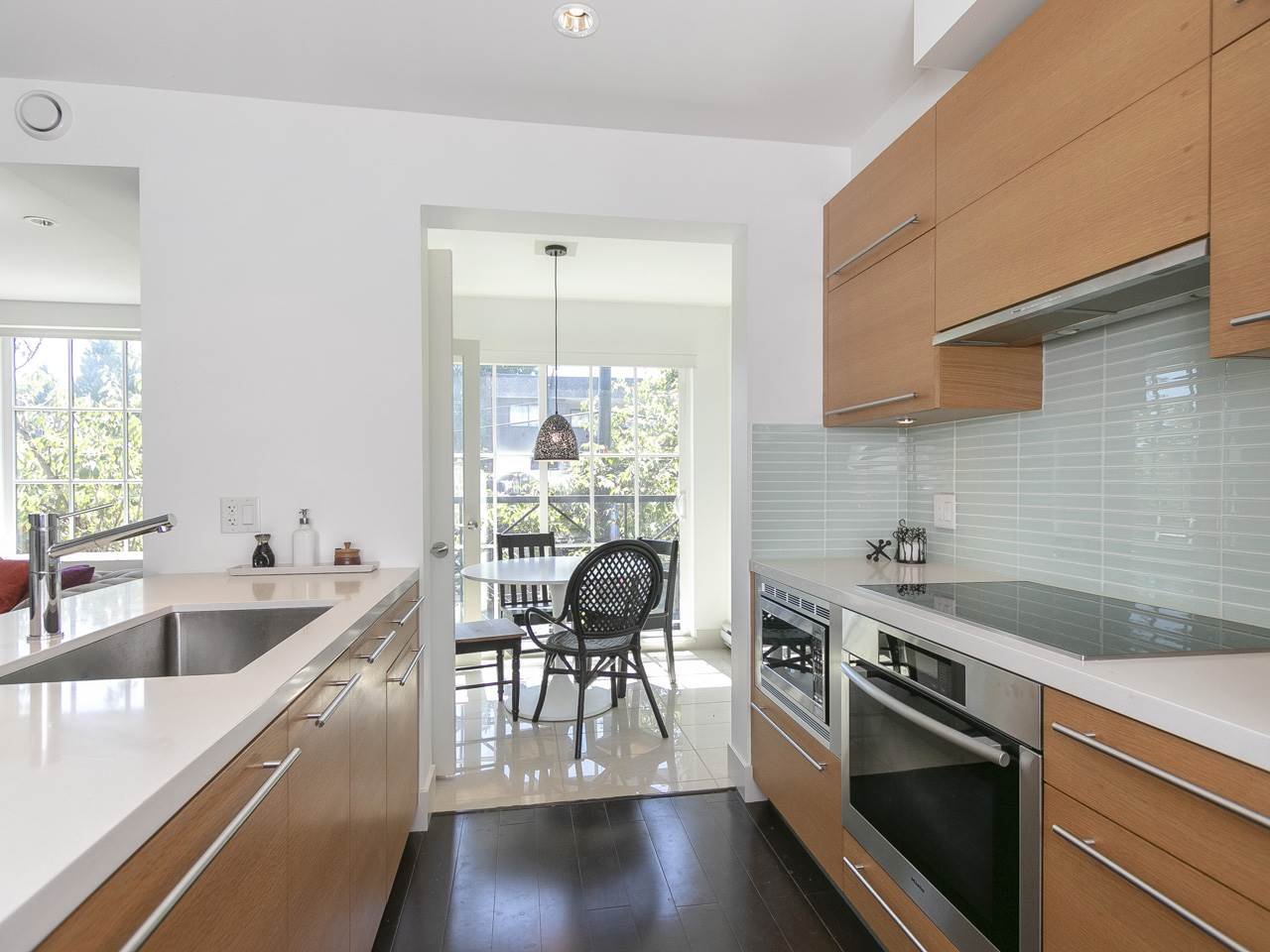202-4463 W 10th Ave