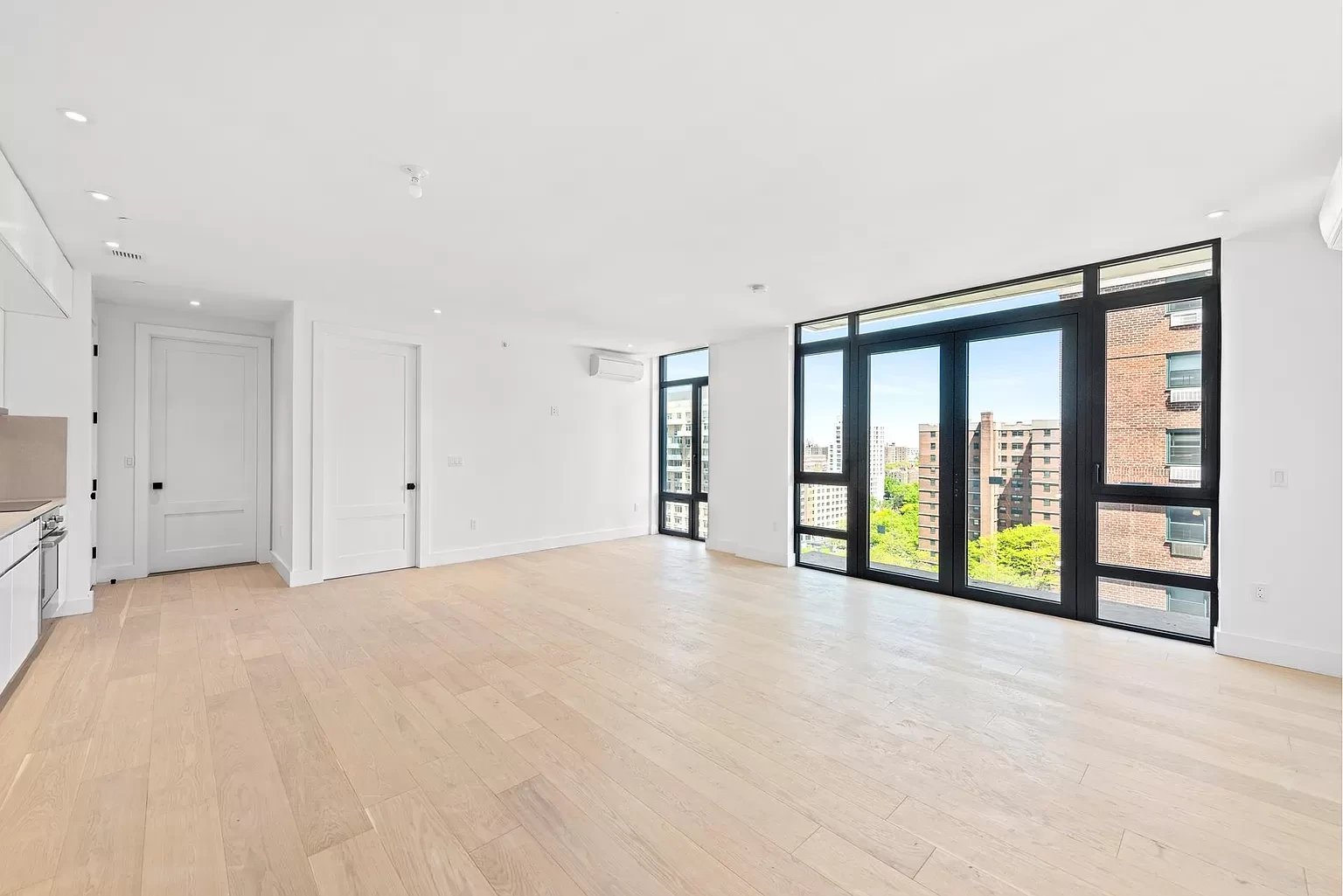 112 Fleet Pl, #9B