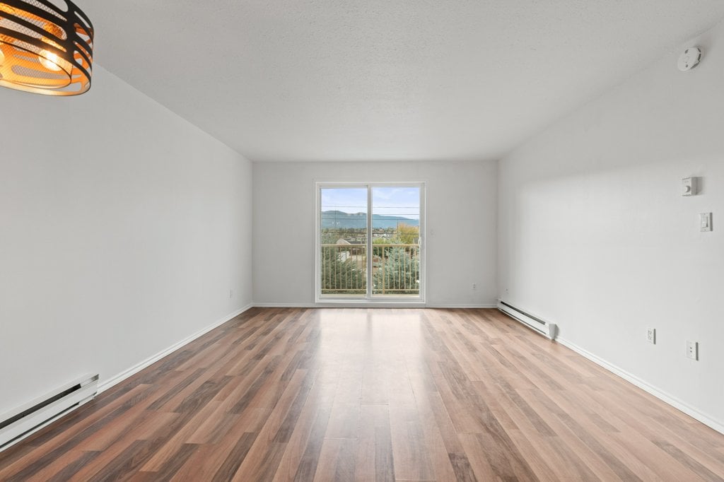 318-3304 35 Ave