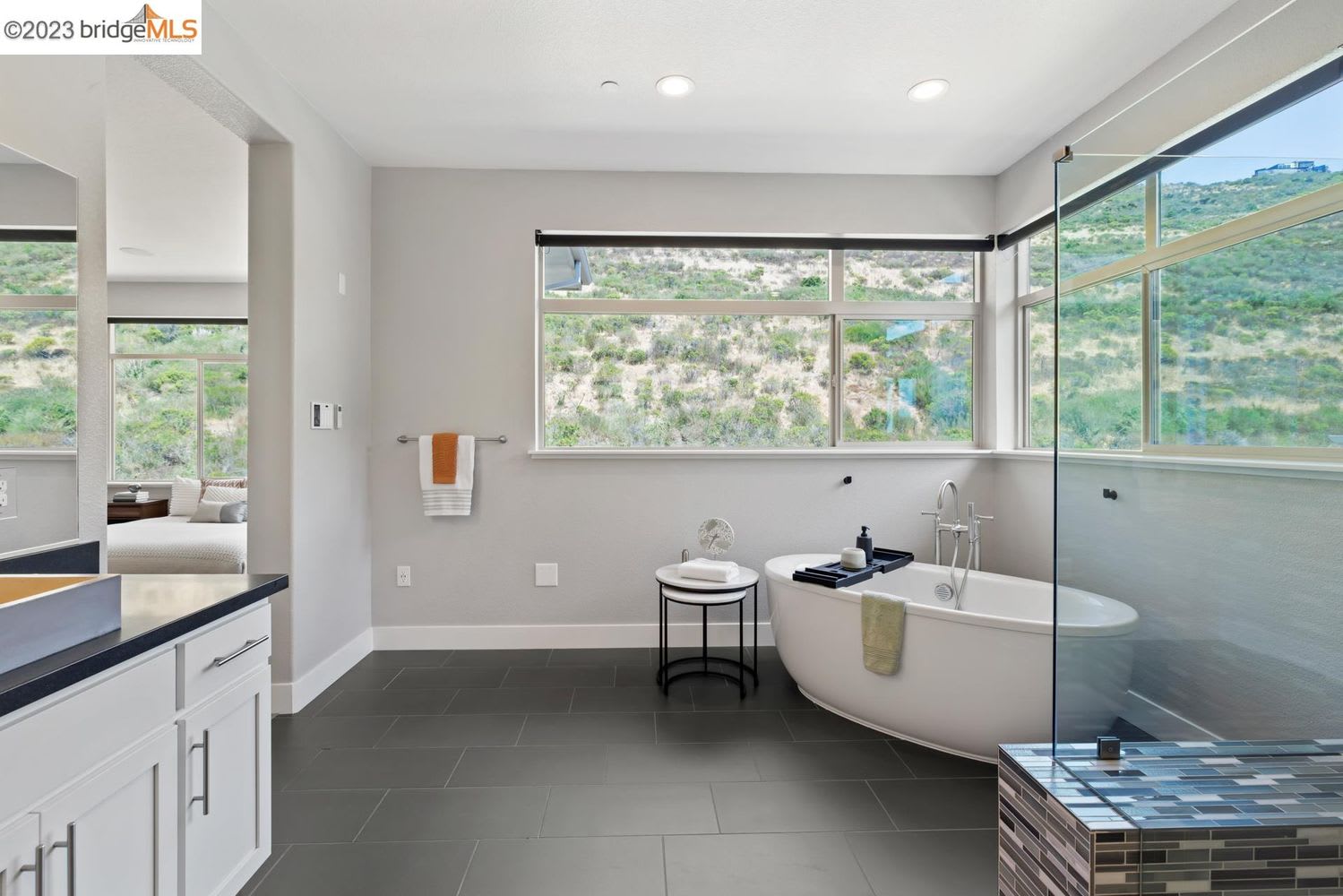 6731 Skyview Dr, Oakland, CA 94605