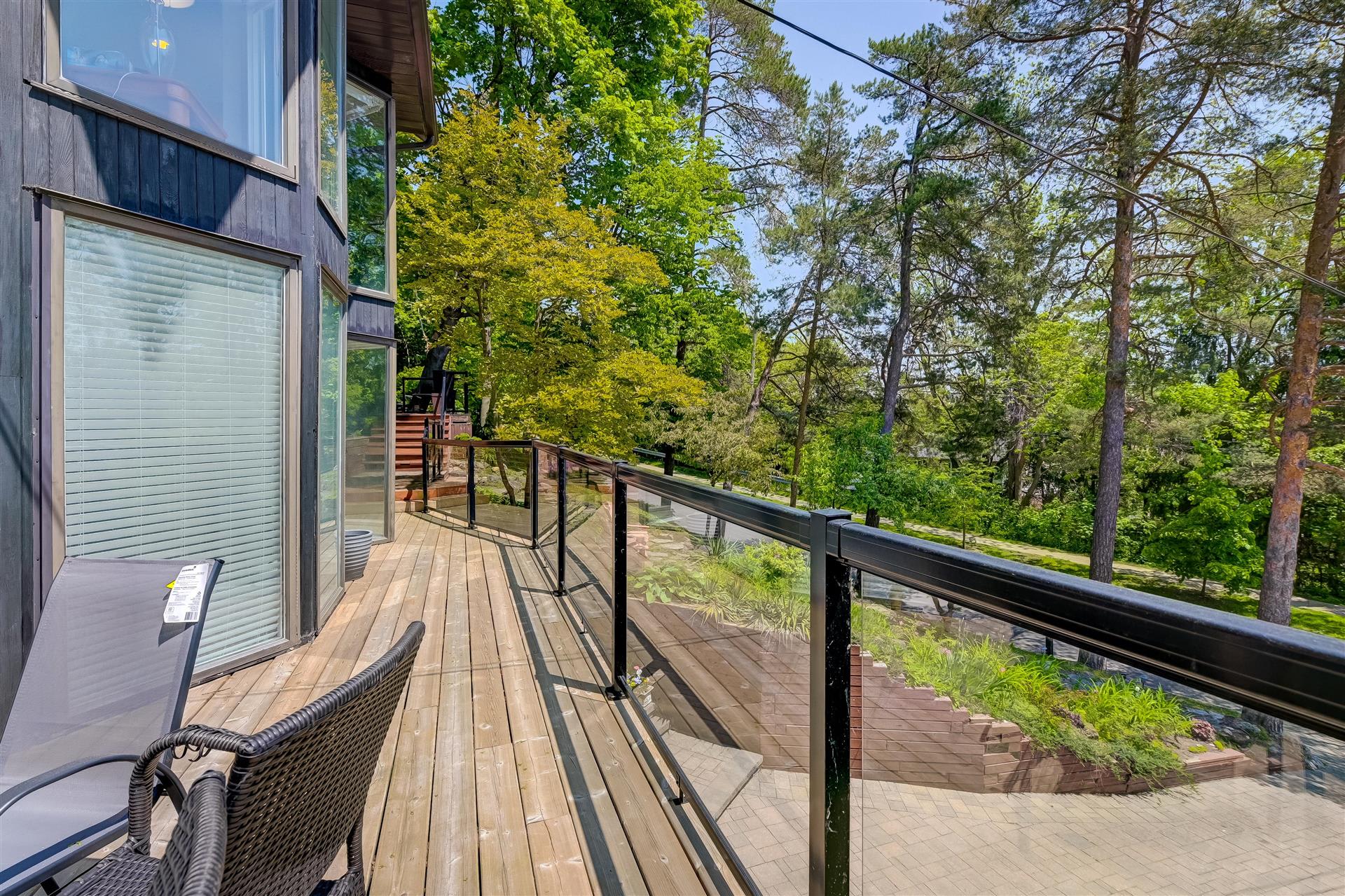 26 Bethune Blvd