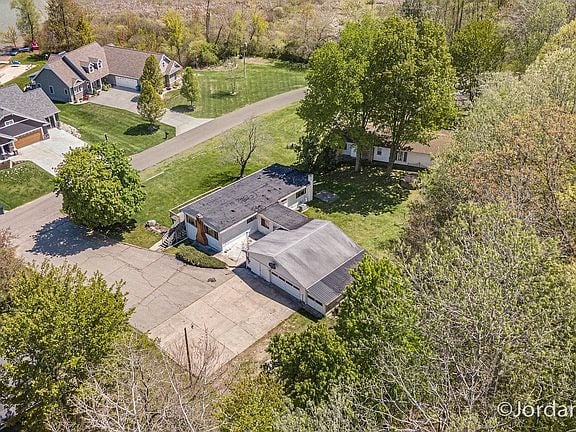 12507 Terry Ave, Wayland, MI 49348