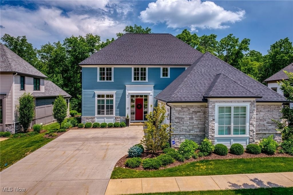 300 Woodridge Ln