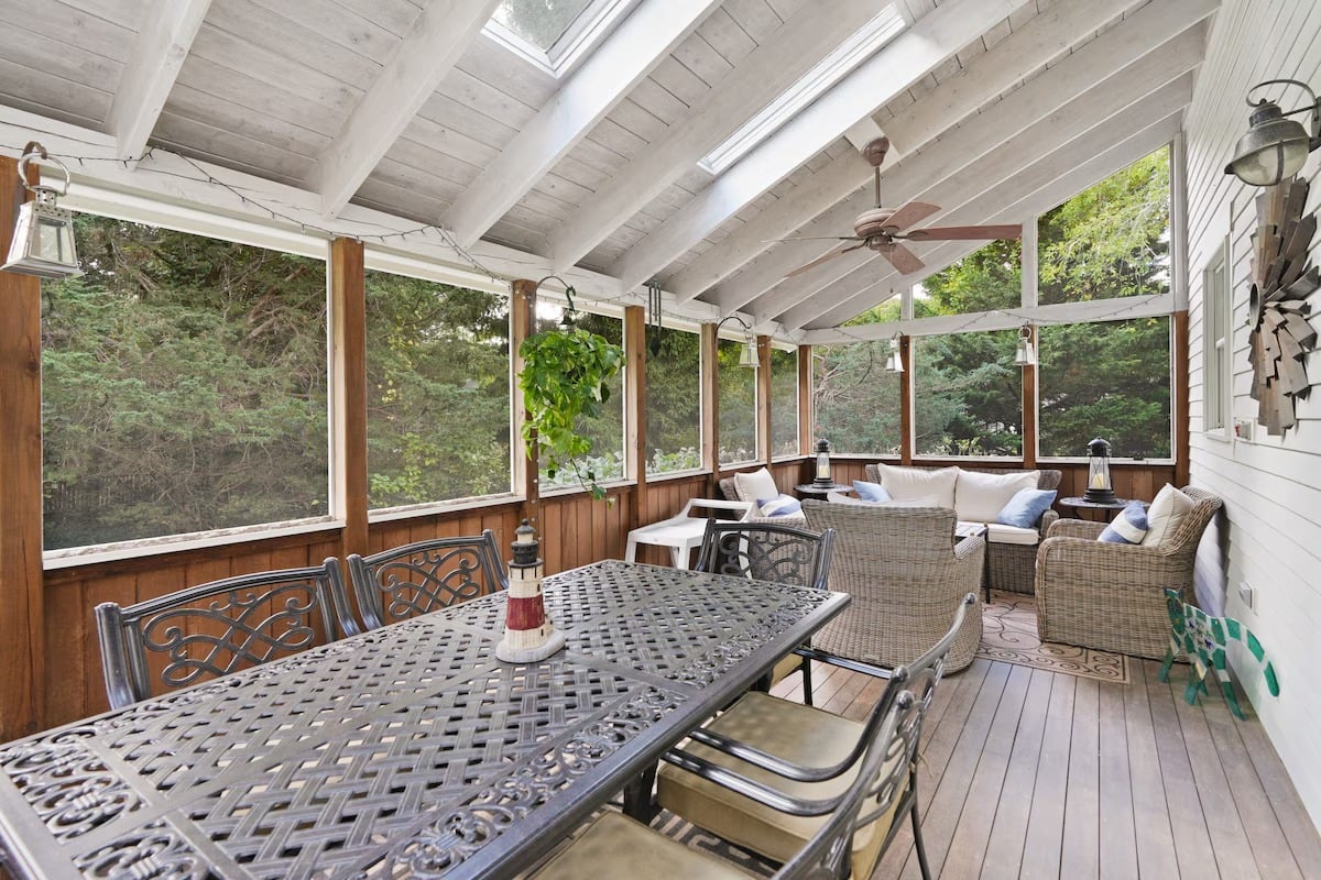 Renovated Oak Bluffs Retreat With Lagoon Access