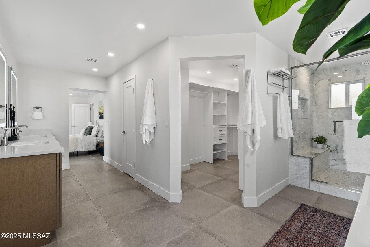 5240 E River House Rd