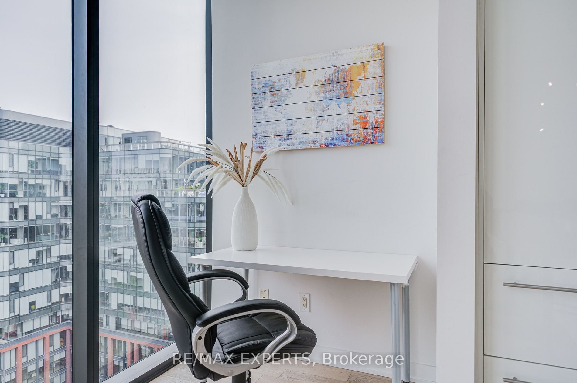 THOMPSON RESIDENCES