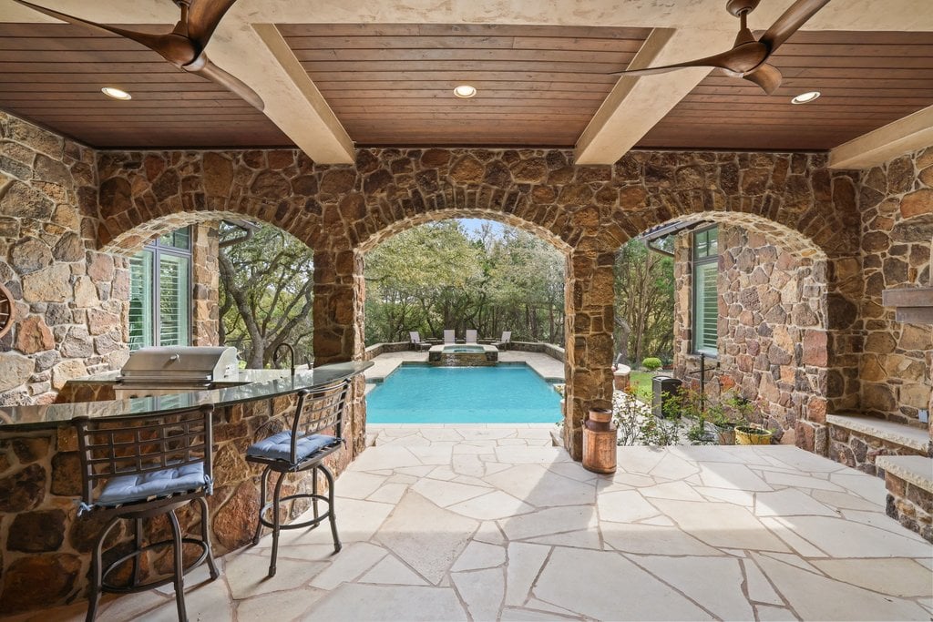 16005 Pontevedra Place