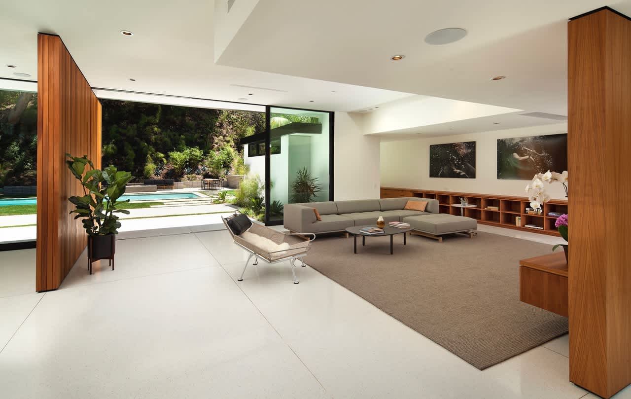 570 Evelyn Place