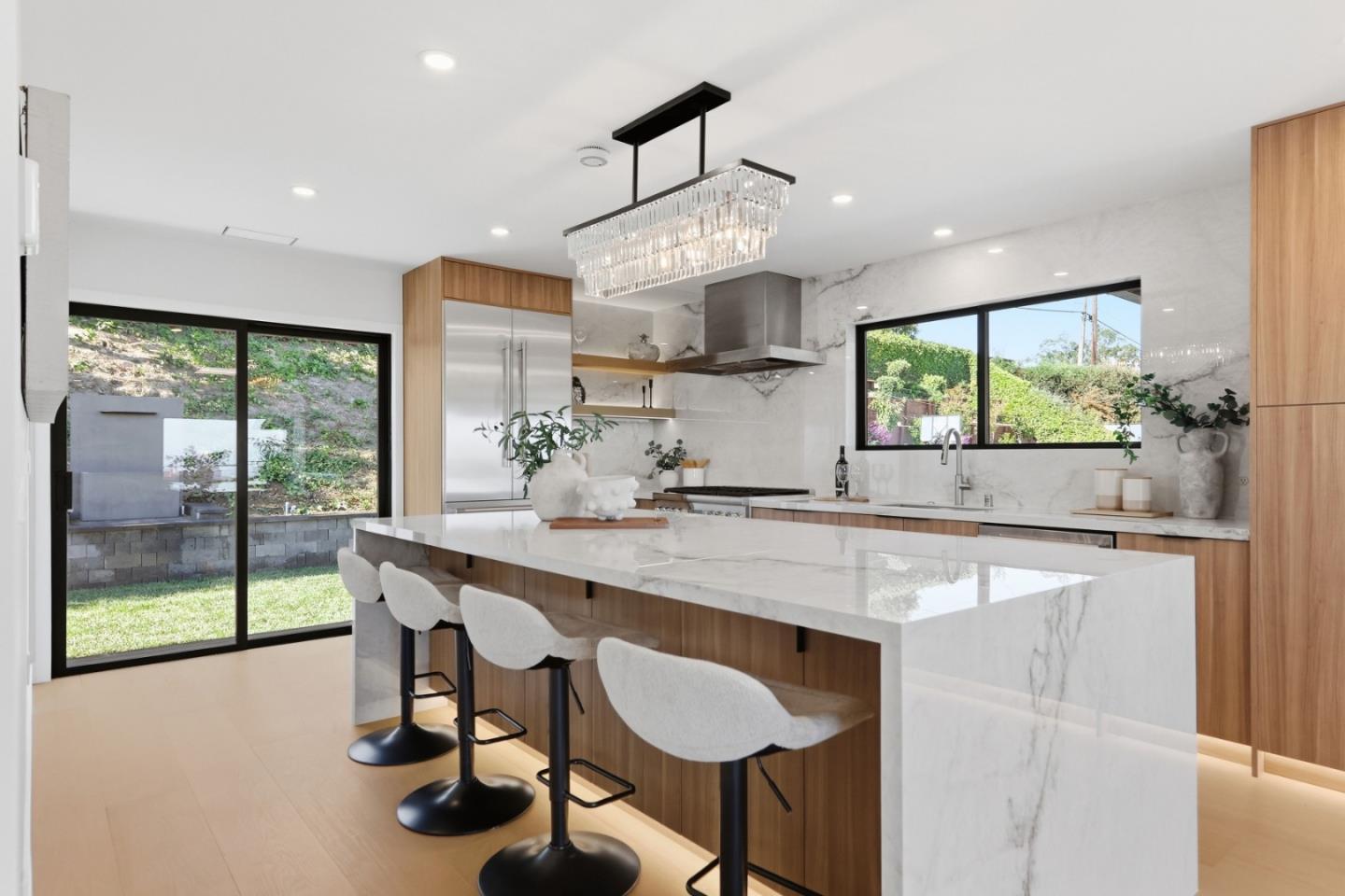 1041 Crestview Drive