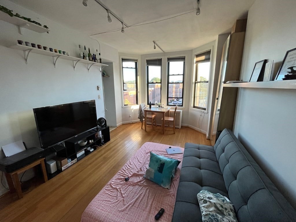 4 Commonwealth Ct, #18