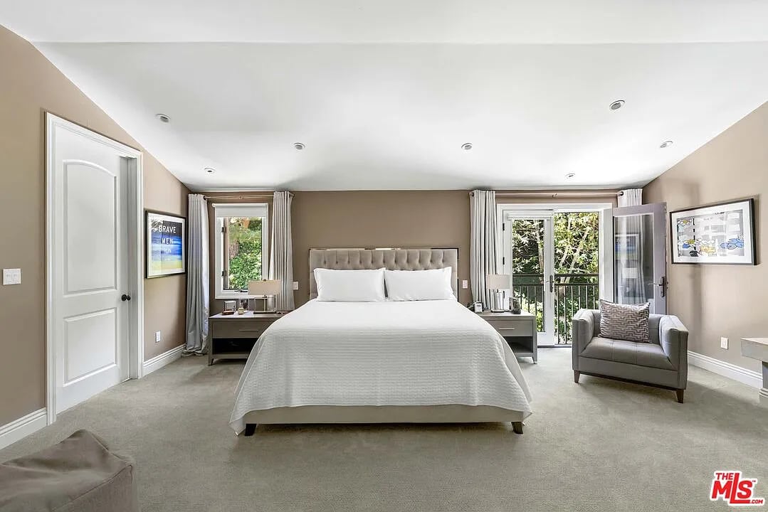 2229 San Ysidro Dr