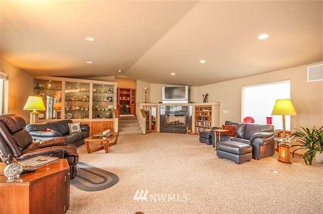 100 W Emerson Dr