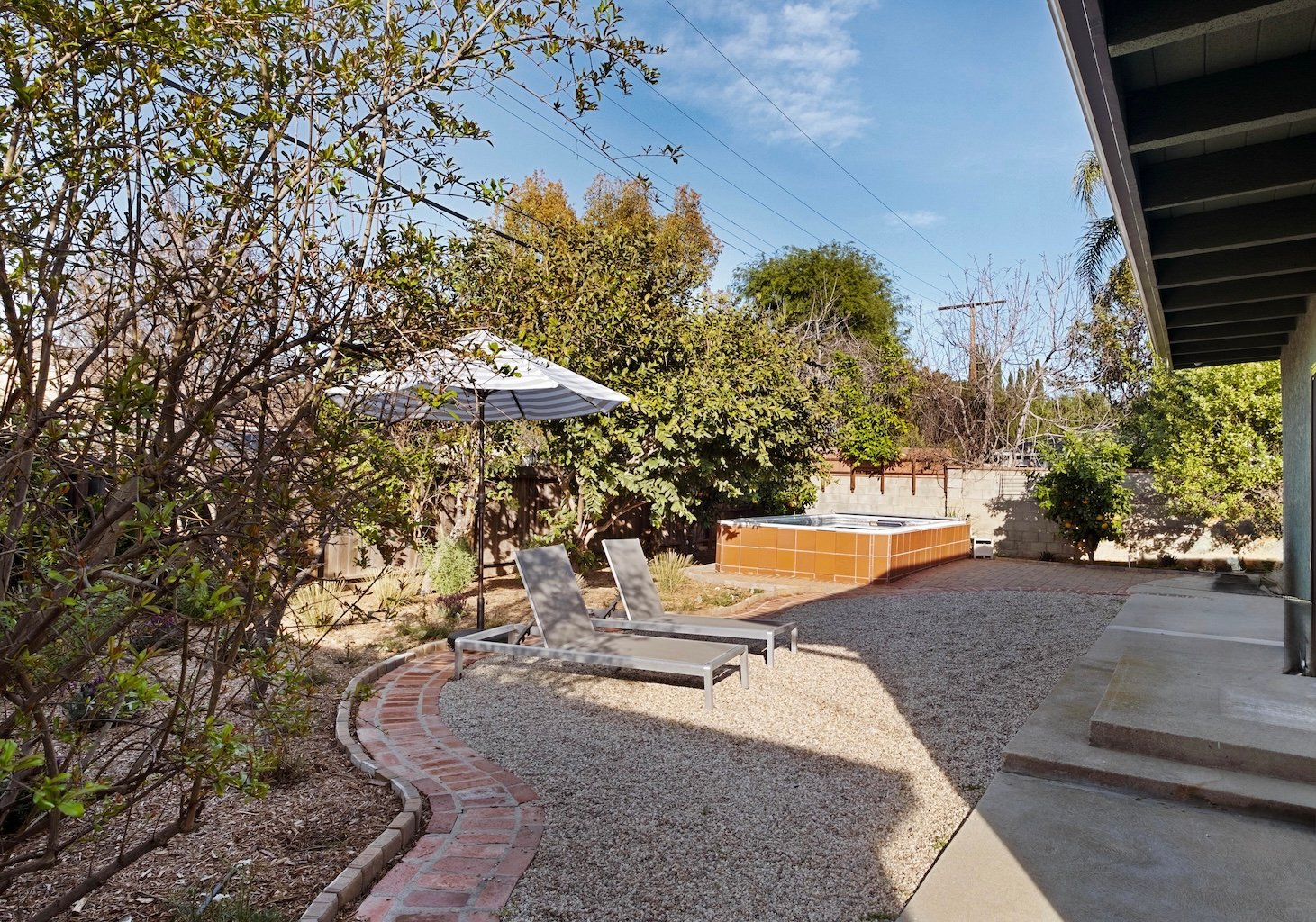 Effortless California Living in This Tarzana Ranch