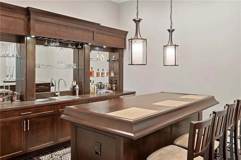 1555 Northcliff Trce
