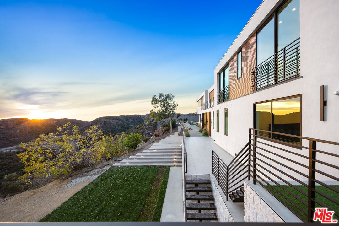 Mulholland Hwy, 90265