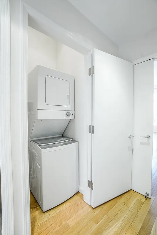 459 W 47TH St PARLOR