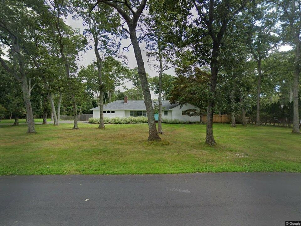 82 Beach Rd
