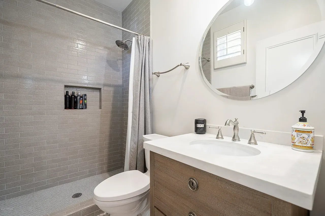 6115 E SHANGRI LA Rd