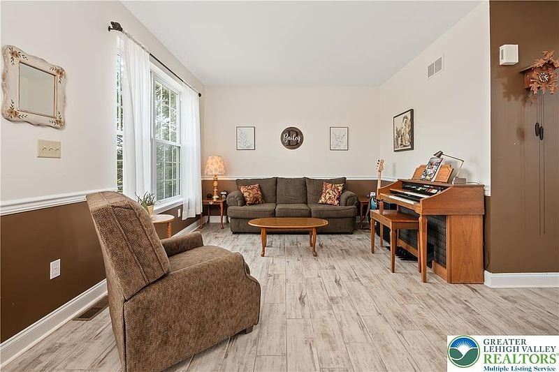 2912 SILVER CREEK CIRCLE