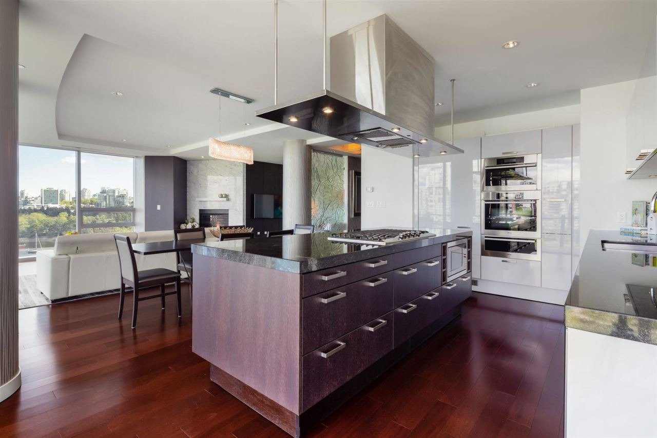 1560 Homer Mews, #1102