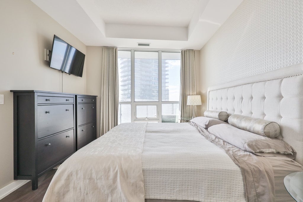 2212 Lake Shore Boulevard W 1803
