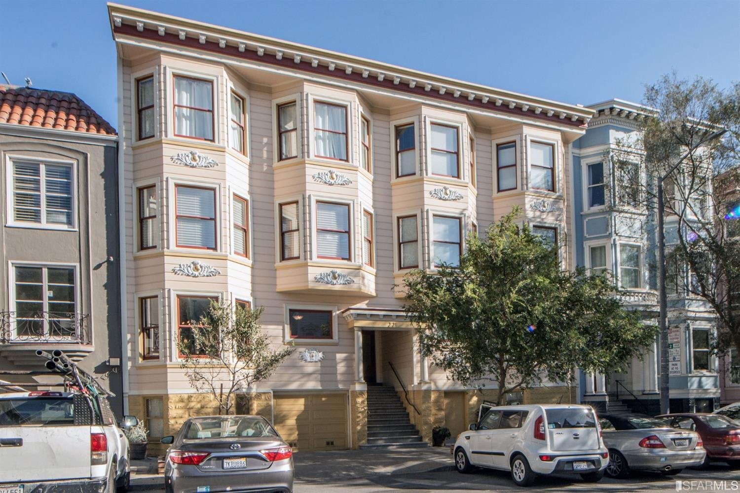 221 Noe St #2
