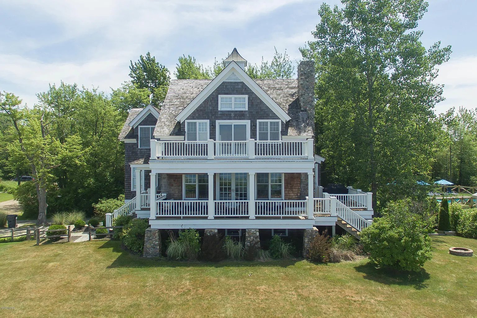 611 Lake Shore Dr