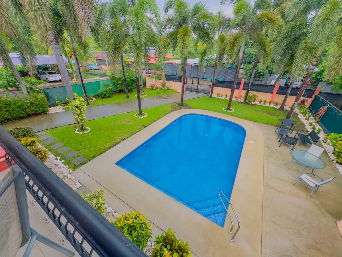 Spacious Living Near Town and Beach
