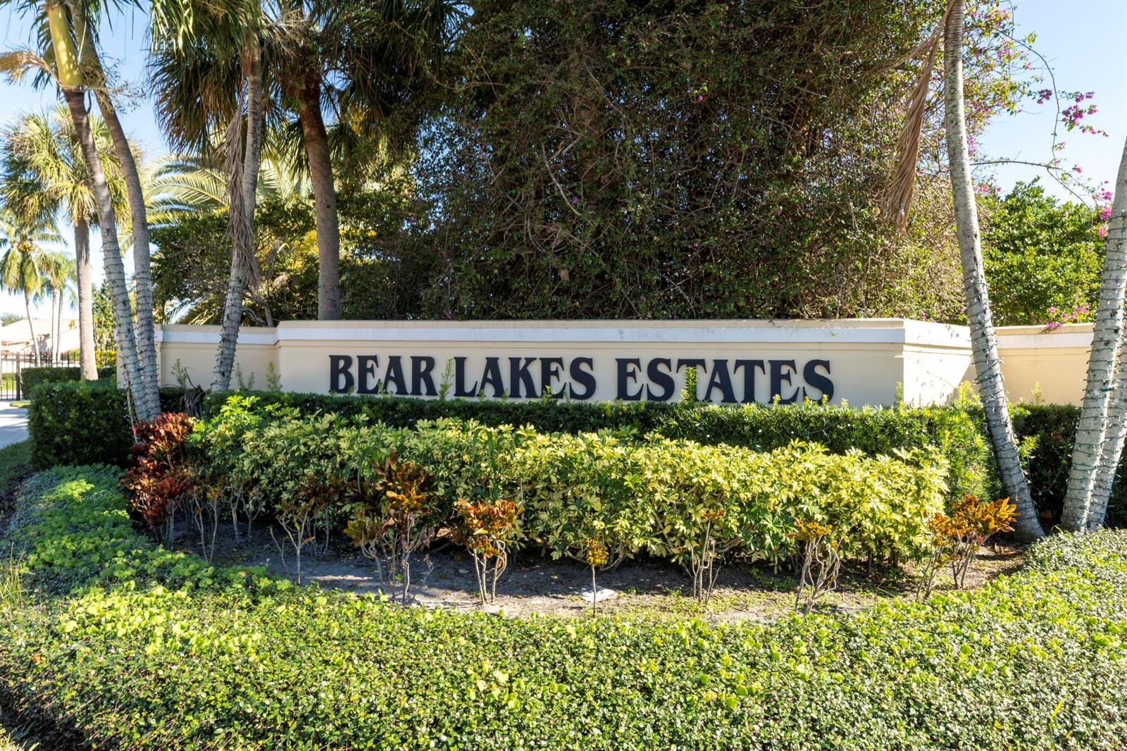 2557 Seminole Circle