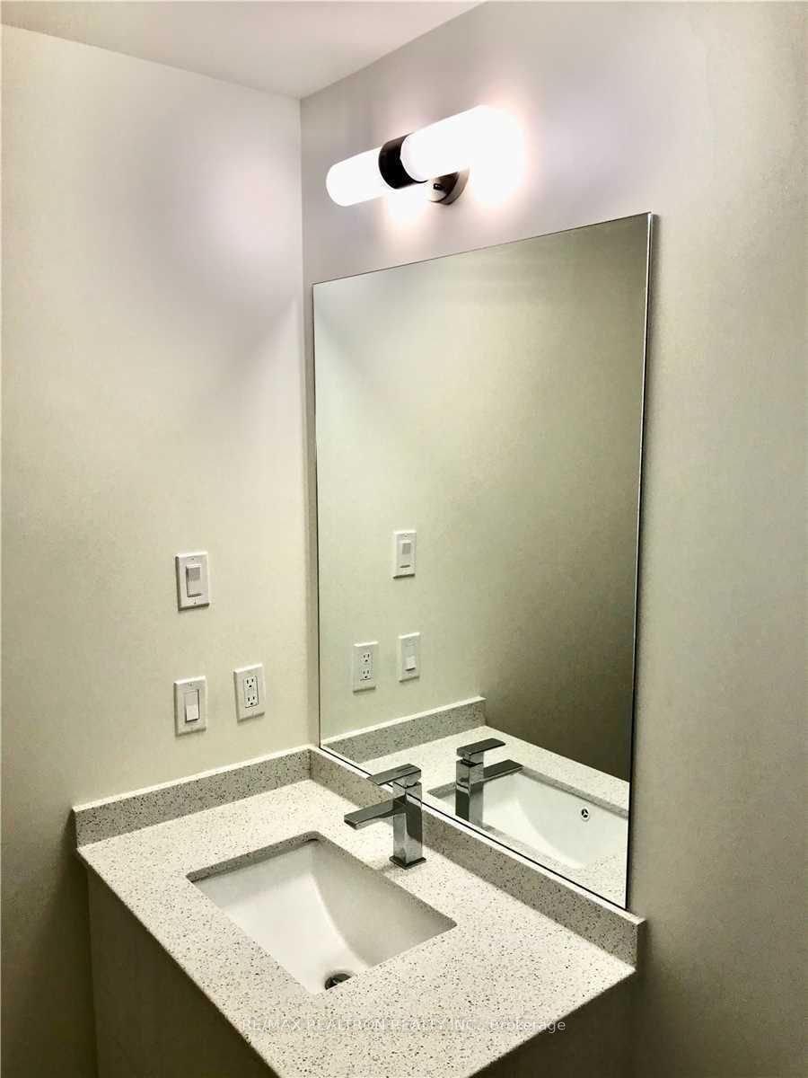 330 Richmond Street W Unit: 1105